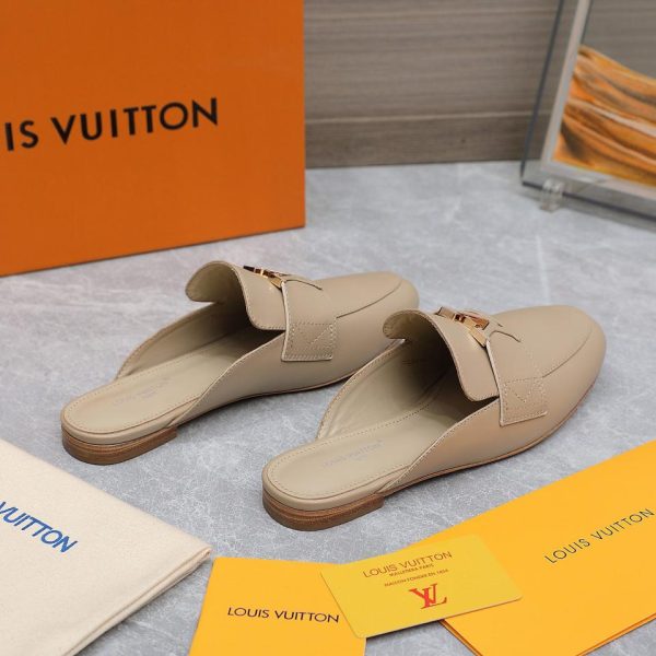 LOUIS VUITON neue flache Slipper im Frühherbst