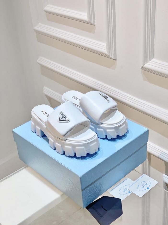 replica,schuhe,beste,kaufen,1:1,besten,seiten,Replik,turnschuhe,sneakers PRADA-Dreieckssandalen mit dicken Sohlen