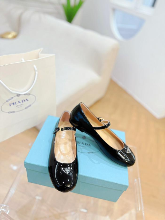 replica,schuhe,beste,kaufen,1:1,besten,seiten,Replik,turnschuhe,sneakers PRADA 24 Counter Catwalk-Monogramm-Ballettschuhe