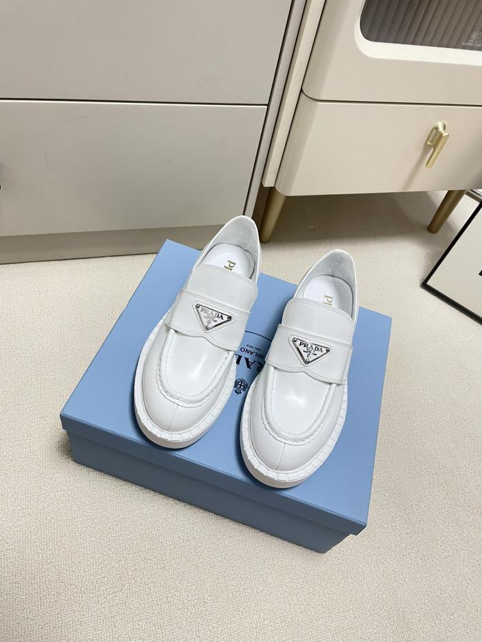 replica,schuhe,beste,kaufen,1:1,besten,seiten,Replik,turnschuhe,sneakers RADAs neue klassische Triangel-Loafer