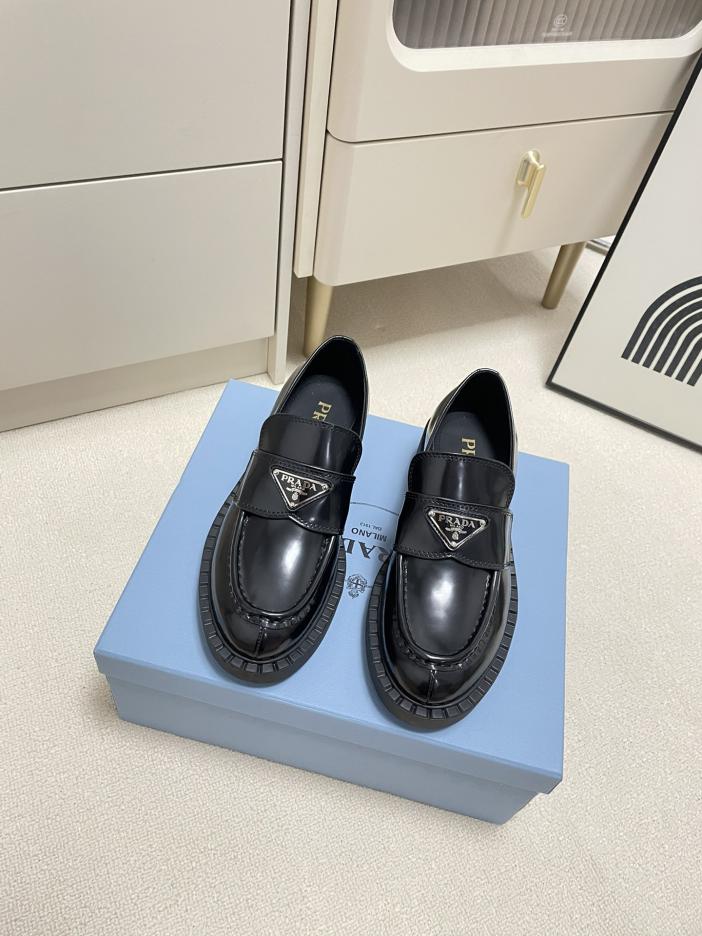 replica,schuhe,beste,kaufen,1:1,besten,seiten,Replik,turnschuhe,sneakers RADAs neue klassische Triangel-Loafer