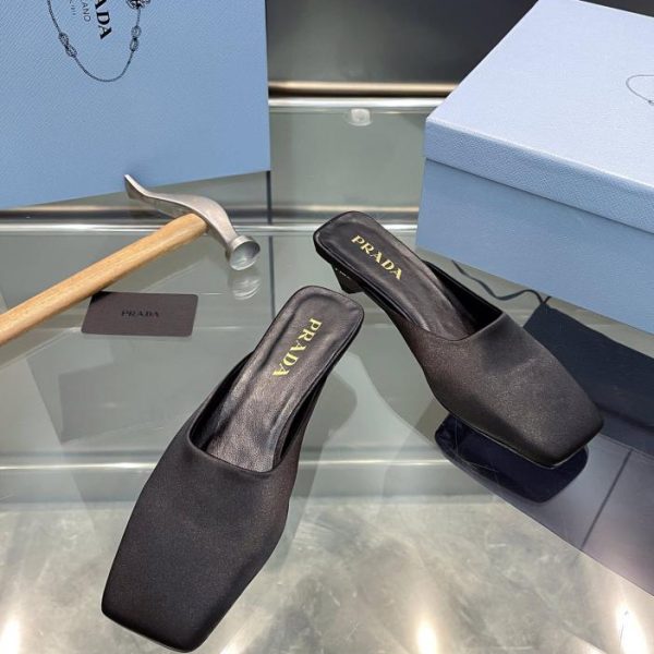 PRADA2024 neues Dreieckslogo