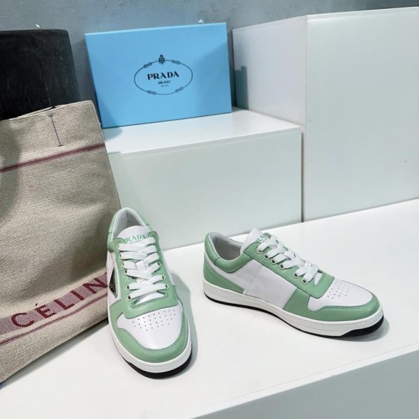 replica,schuhe,beste,kaufen,1:1,besten,seiten,Replik,turnschuhe,sneakers Weiße Sneaker von PRADA24 für Paare!