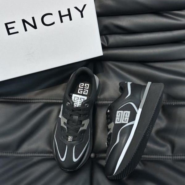 Lässige Sneakers von GIVENCHY mit dicker Sohle