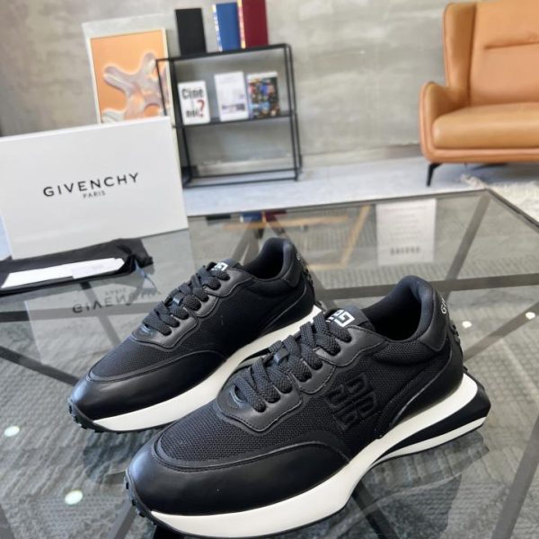 GIVENCHY kontert neuen Stil