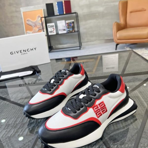 GIVENCHY kontert neuen Stil