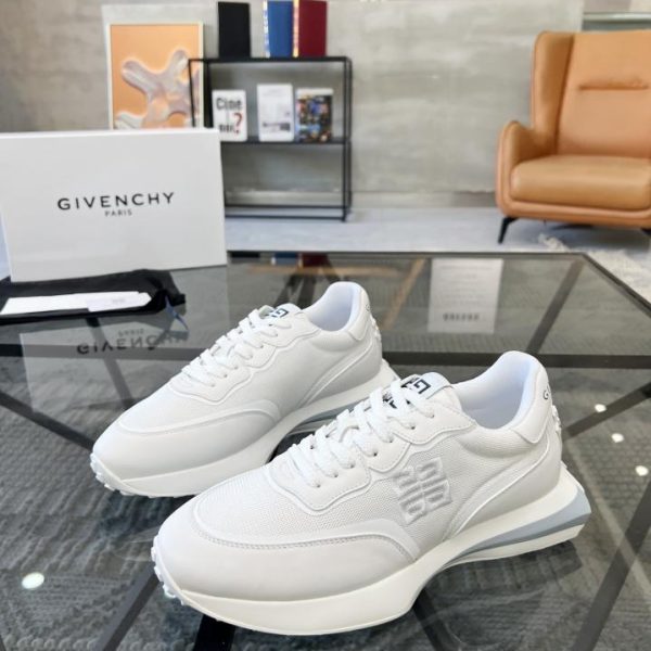 GIVENCHY kontert neuen Stil