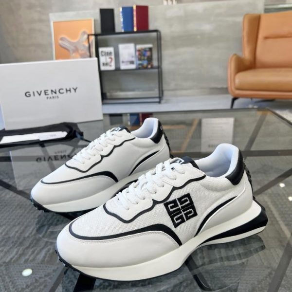 GIVENCHY kontert neuen Stil