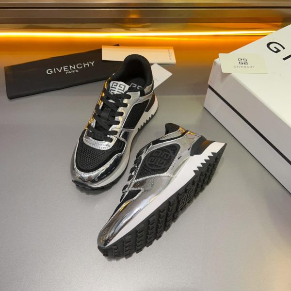 Lässige Sneakers von GIVENCHY mit dicker Sohle
