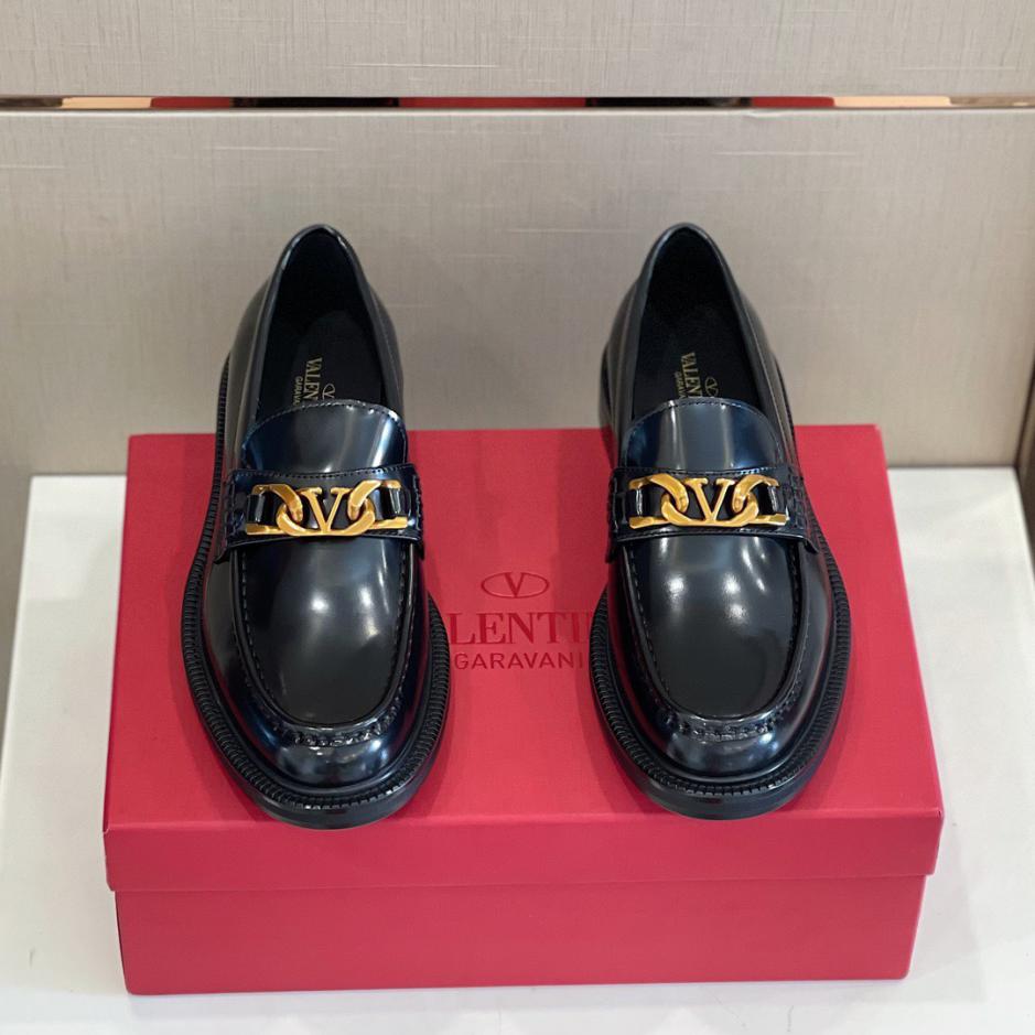 replica,schuhe,beste,kaufen,1:1,besten,seiten,Replik,turnschuhe,sneakers Valentinos neueste Loafer aus Rindsleder