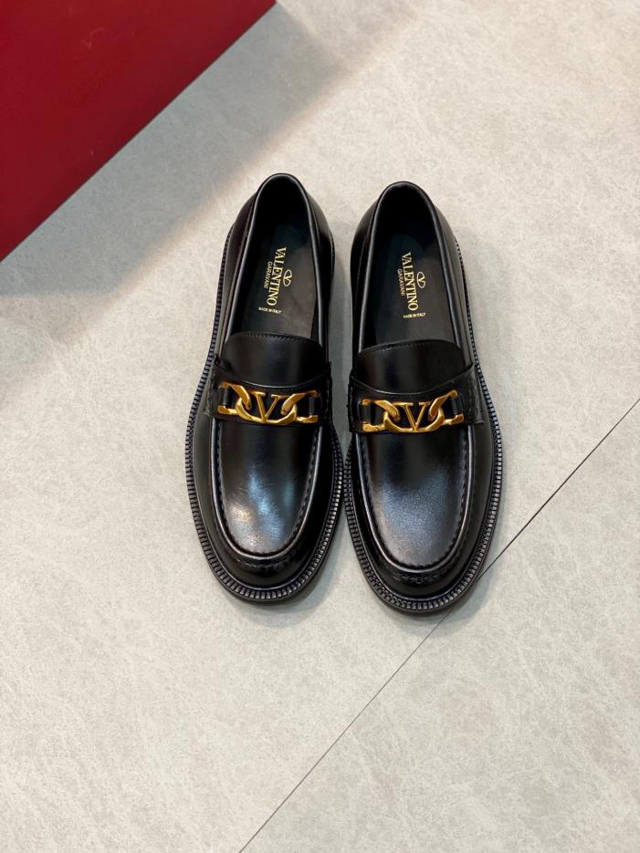 replica,schuhe,beste,kaufen,1:1,besten,seiten,Replik,turnschuhe,sneakers Valentinos neueste Loafer aus Rindsleder