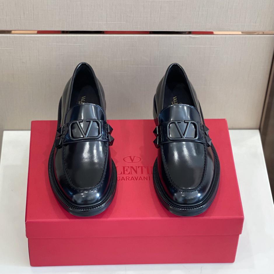 replica,schuhe,beste,kaufen,1:1,besten,seiten,Replik,turnschuhe,sneakers Valentinos neueste Loafer aus Rindsleder