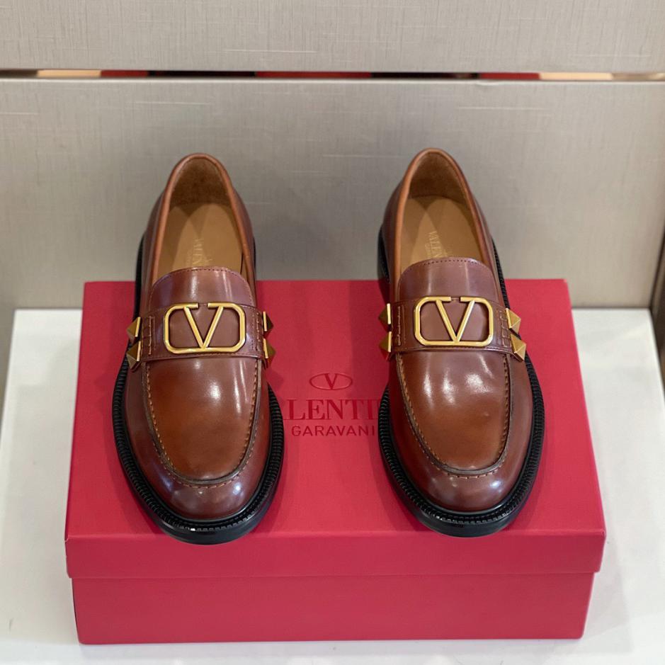 replica,schuhe,beste,kaufen,1:1,besten,seiten,Replik,turnschuhe,sneakers Valentinos neueste Loafer aus Rindsleder
