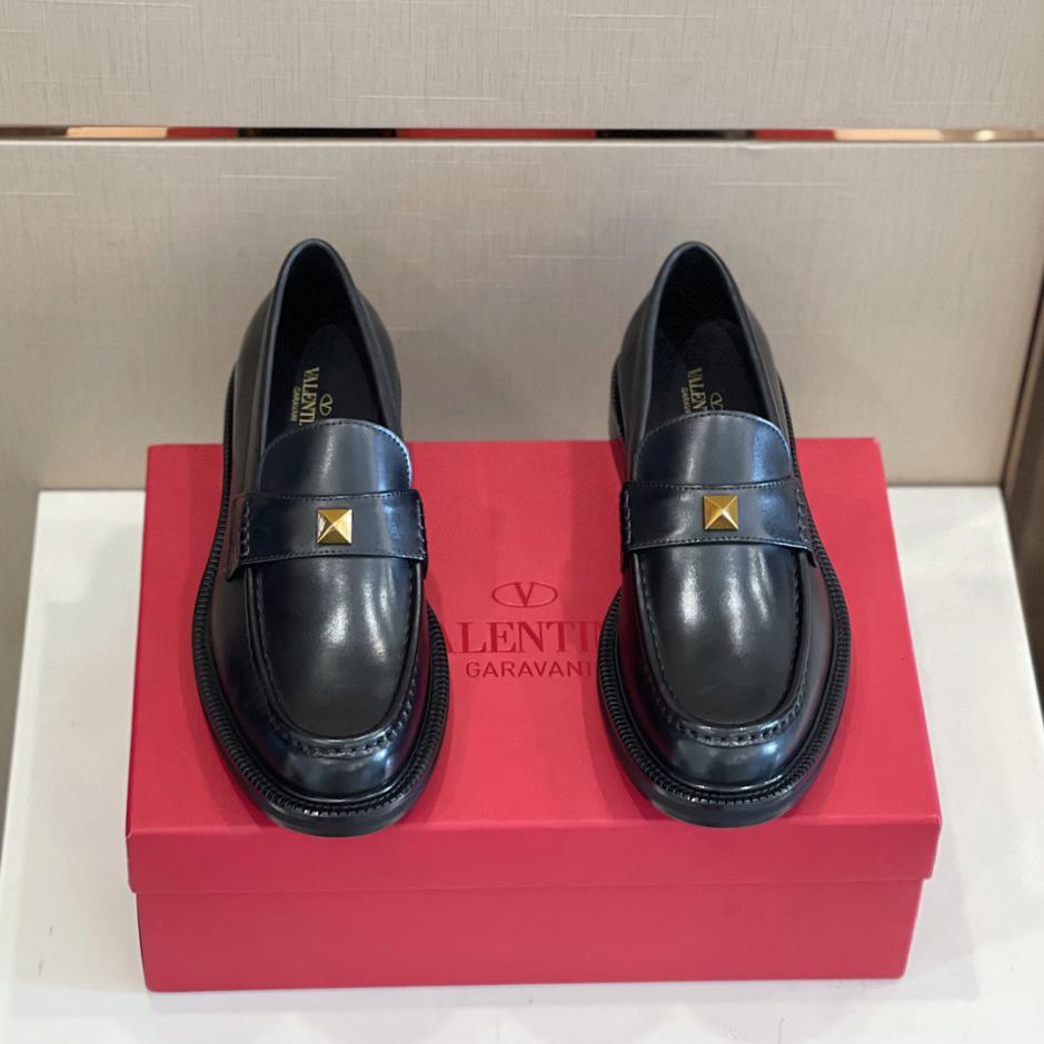 replica,schuhe,beste,kaufen,1:1,besten,seiten,Replik,turnschuhe,sneakers Valentinos neueste Loafer aus Rindsleder