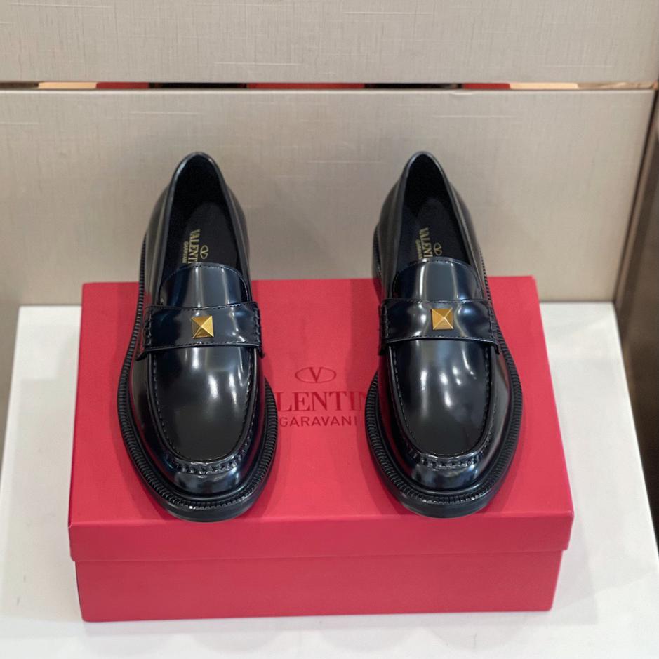 replica,schuhe,beste,kaufen,1:1,besten,seiten,Replik,turnschuhe,sneakers Valentinos neueste Loafer aus Rindsleder