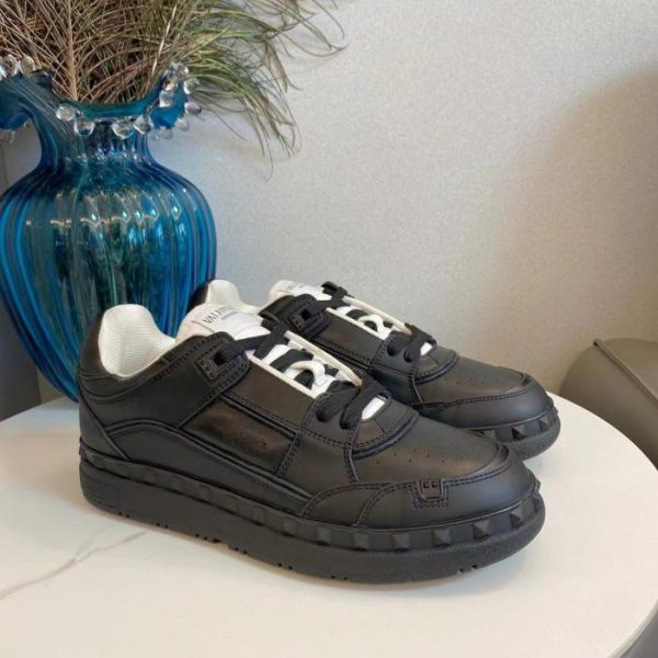 Modische Freizeitschuhe im Paar-Stil (VALENTNO).
