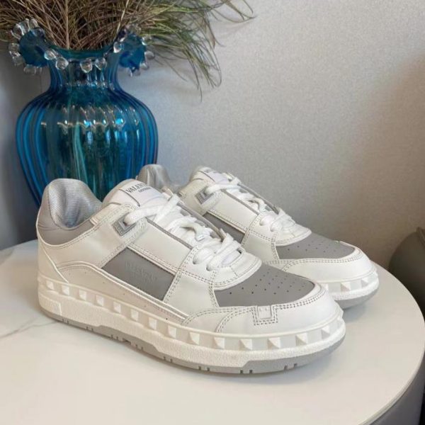 Modische Freizeitschuhe im Paar-Stil (VALENTNO).