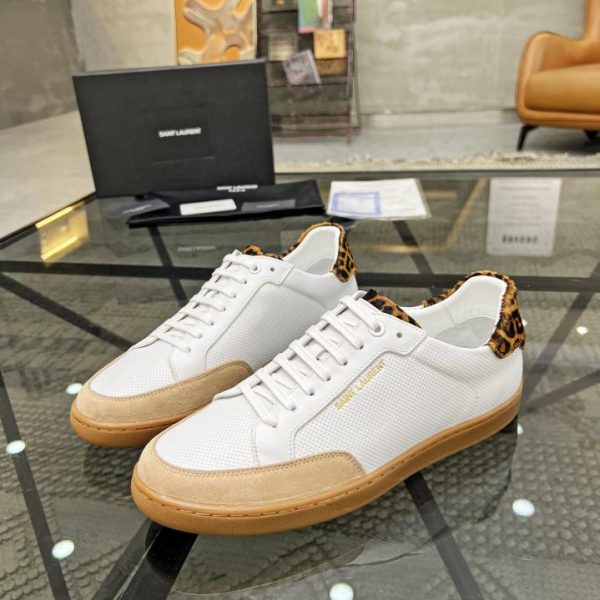Lässige Sportschuhe von YSL