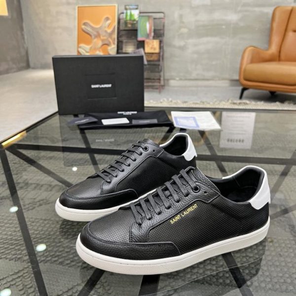 Lässige Sportschuhe von YSL