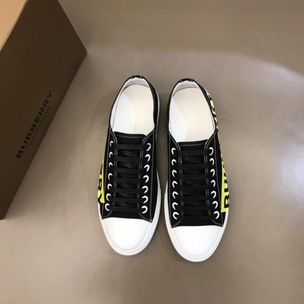 Klassische, l盲ssige Canvas-Schuhe f眉r Herren von Burberr