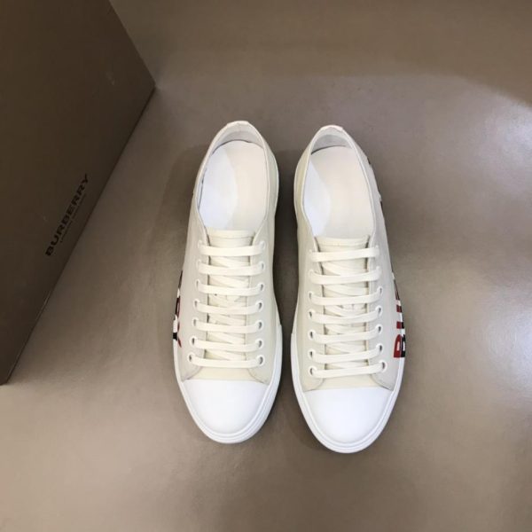 Klassische, l盲ssige Canvas-Schuhe f眉r Herren von Burberr