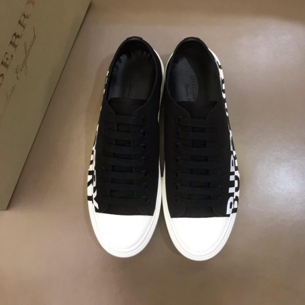 Klassische, l盲ssige Canvas-Schuhe f眉r Herren von Burberr