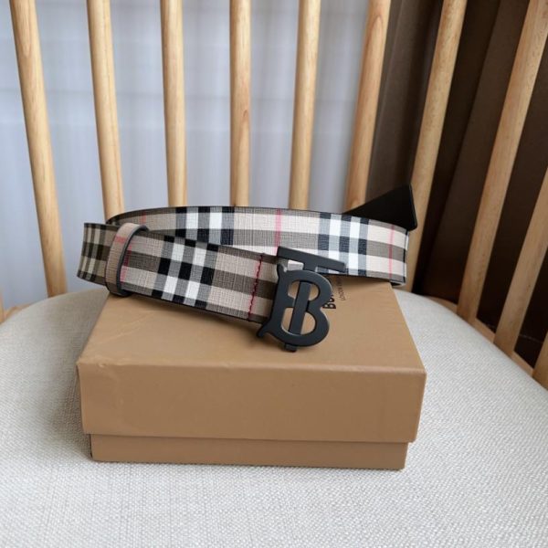 replica,schuhe,beste,kaufen,1:1,besten,seiten,Replik,turnschuhe,sneakers Der neue Gürtel mit einer Breite von 3,5 cm erscheint zeitgleich an den Burberry-Schaltern