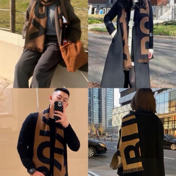 Burberry doppelseitiger langer Schal mit großem Buchstaben