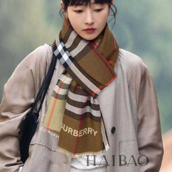 Doppelseitiger langer Schal mit Burberry-Muster】
