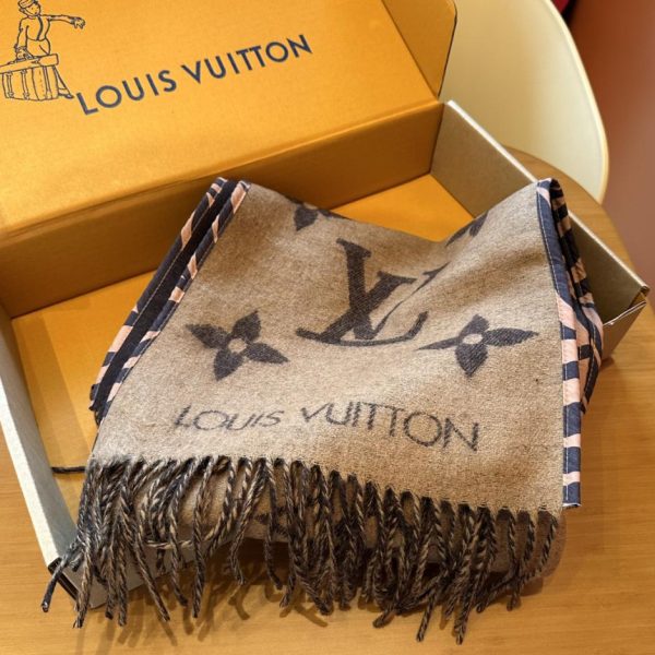 Louis Vuitton Tigergram Kapuzenschal