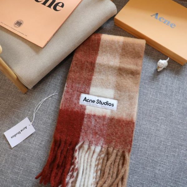 Akne-Mohair-Schal