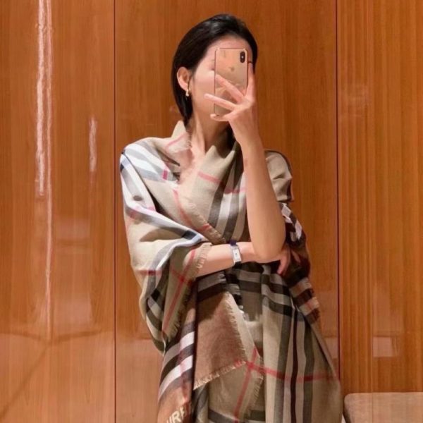 Burberry Wendeschal aus Kaschmir mit Karomuster