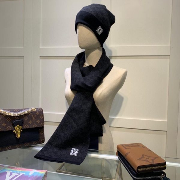 Mütze + Schal aus der Anzugserie von Louis Vuitton