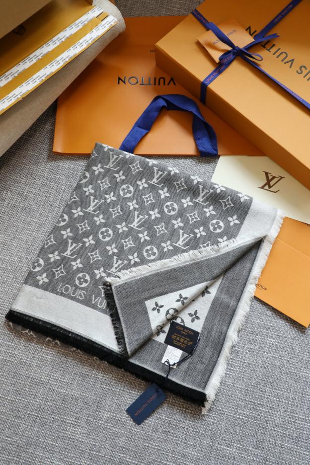 replica,schuhe,beste,kaufen,1:1,besten,seiten,Replik,turnschuhe,sneakers Quadratischer Schal aus farblich abgestimmtem Jacquard von Louis Vuitton replica,schuhe,beste,kaufen,1:1,besten,seiten,Replik,turnschuhe,sneakers Quadratischer Schal aus farblich abgestimmtem Jacquard von Louis Vuitton