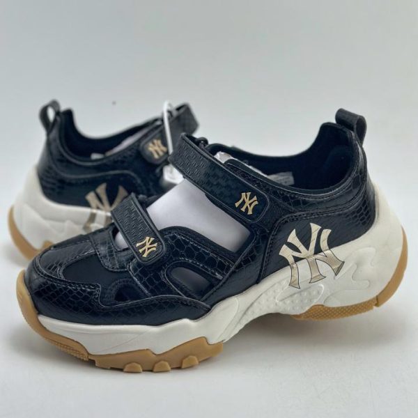 NY American Football Yankees x MLB Chunky Runner Basic-Sport-Jogging-Sandalen im Dad-Stil mit dicken Sohlen und hohlen Devil Felt-Motiven
