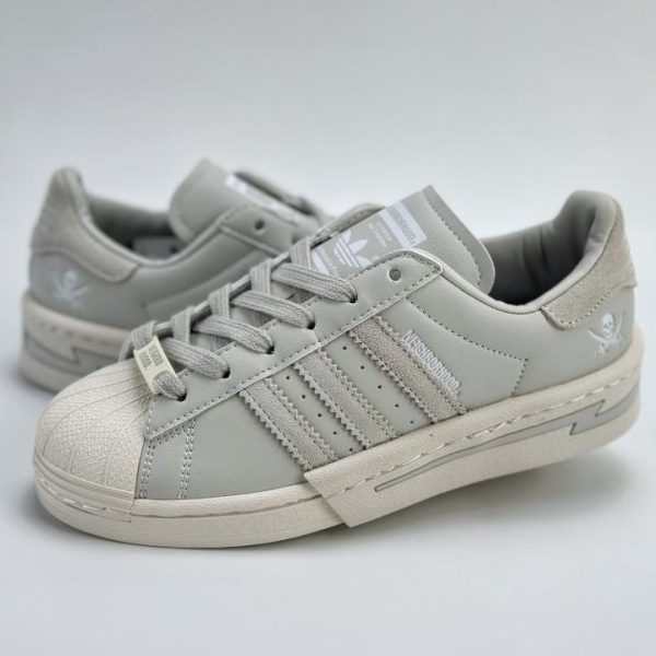 replica,schuhe,beste,kaufen,1:1,besten,seiten,Replik,turnschuhe,sneakers Adidas Originals Superstar x NEIGHBORHOOD Foto