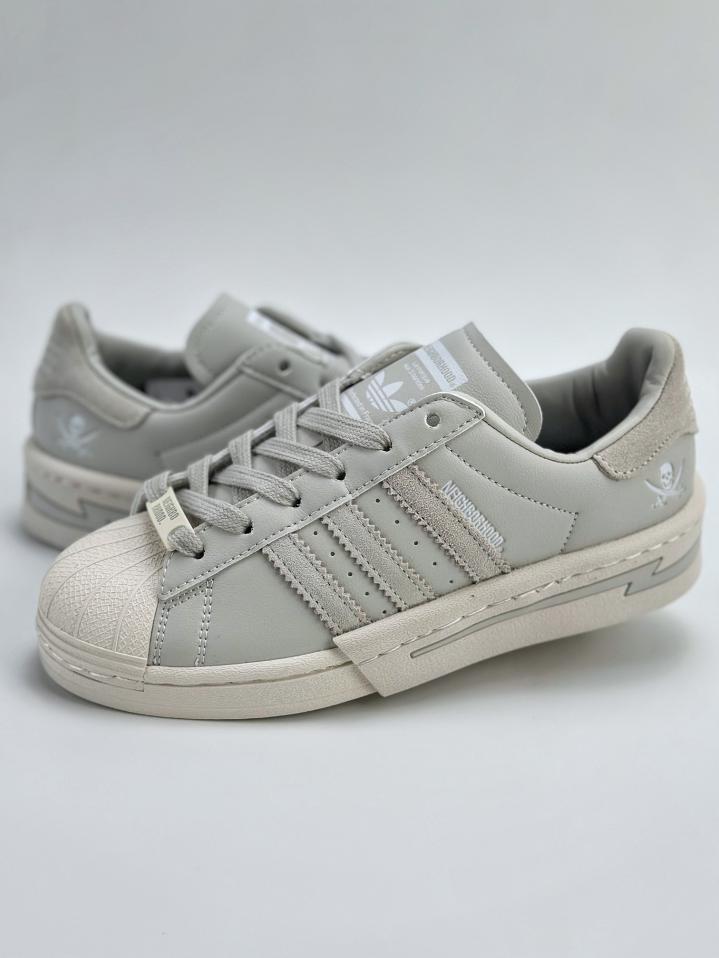 replica,schuhe,beste,kaufen,1:1,besten,seiten,Replik,turnschuhe,sneakers Adidas Originals Superstar x NEIGHBORHOOD Foto