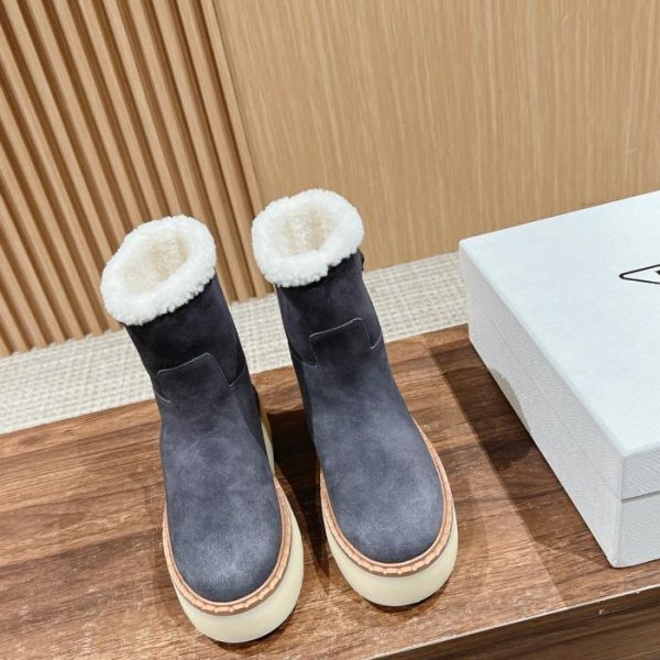Prada neue Herbst- und Winterstiefel mit Dreieckslogo und dicker Sohle
