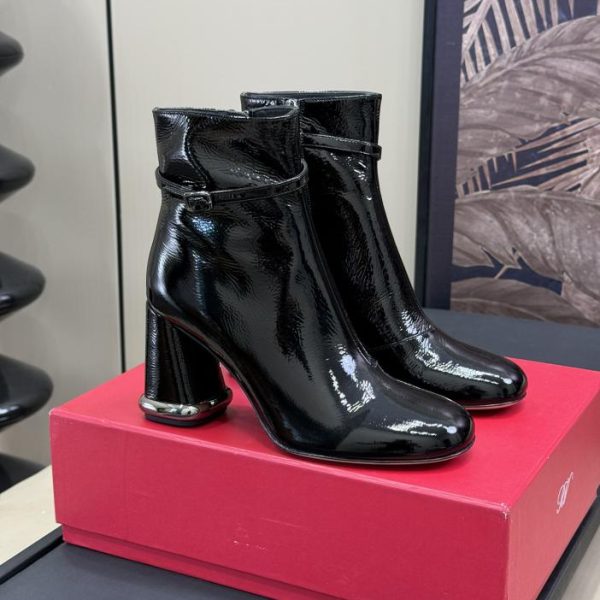 Roger VivierI Stiefeletten aus Lackleder