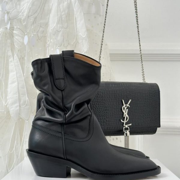 Maison Margiela｜MM6 Vintage-Stiefel mit geteilter Zehenpartie, plissierte Western-Cowboystiefel
