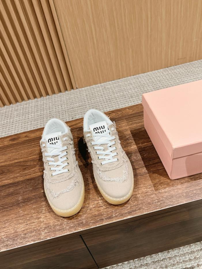 replica,schuhe,beste,kaufen,1:1,besten,seiten,Replik,turnschuhe,sneakers [Top-Version] Lässige Canvas-Sneaker von Miu Miu