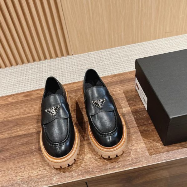 replica,schuhe,beste,kaufen,1:1,besten,seiten,Replik,turnschuhe,sneakers [Top-Version] Prada-Dreiecks-Loafer mit dicker Sohle