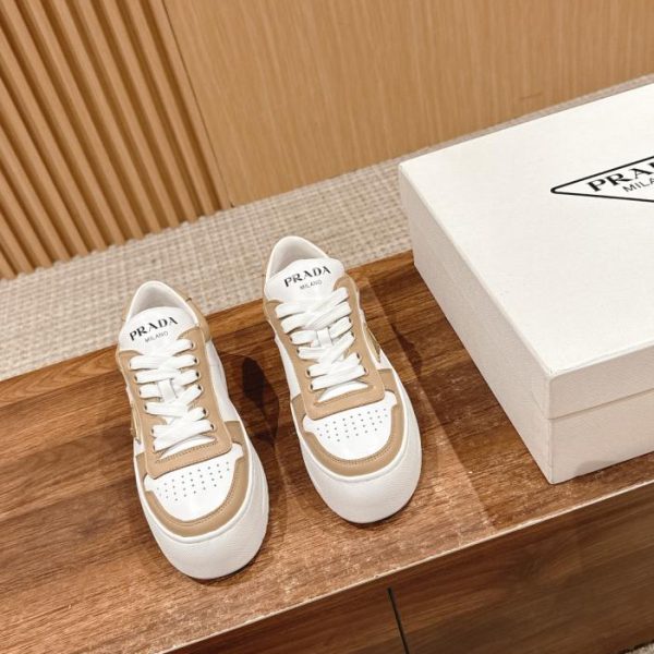 [Top-Version] Prada-Schuhe mit dreieckigem Logo und dicken Sohlen