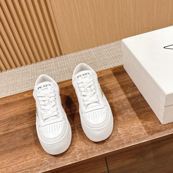 [Top-Version] Prada-Schuhe mit dreieckigem Logo und dicken Sohlen
