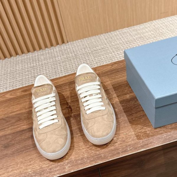 Prada neue weiße Schuhe
