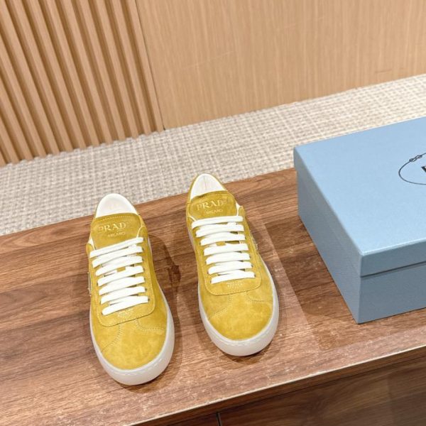 Prada neue weiße Schuhe
