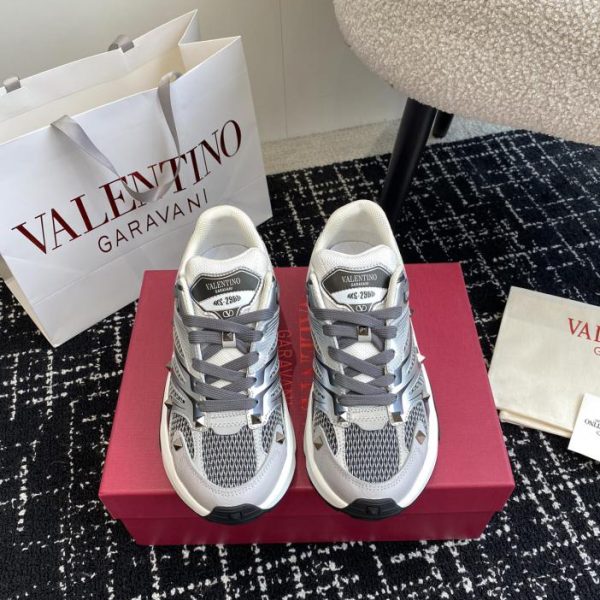 Lässige Sneakers der True Act-Serie von Valentino