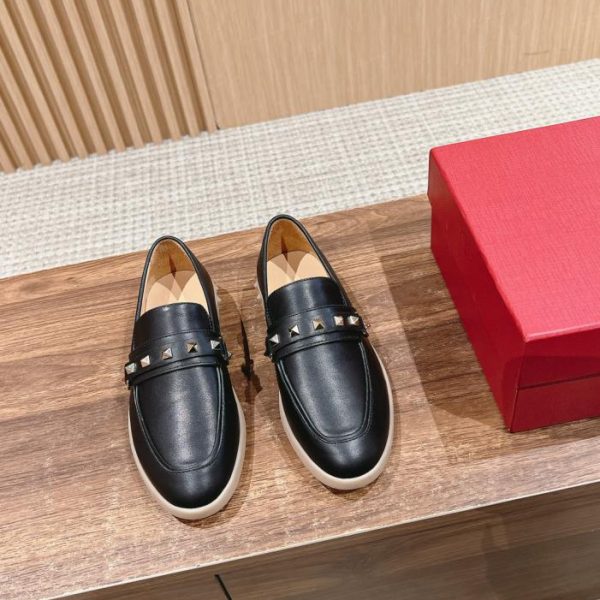 replica,schuhe,beste,kaufen,1:1,besten,seiten,Replik,turnschuhe,sneakers [Top-Version] #Valentino Loafer mit kleinen Knöpfen