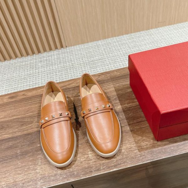 replica,schuhe,beste,kaufen,1:1,besten,seiten,Replik,turnschuhe,sneakers [Top-Version] #Valentino Loafer mit kleinen Knöpfen