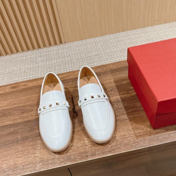 replica,schuhe,beste,kaufen,1:1,besten,seiten,Replik,turnschuhe,sneakers [Top-Version] #Valentino Loafer mit kleinen Knöpfen